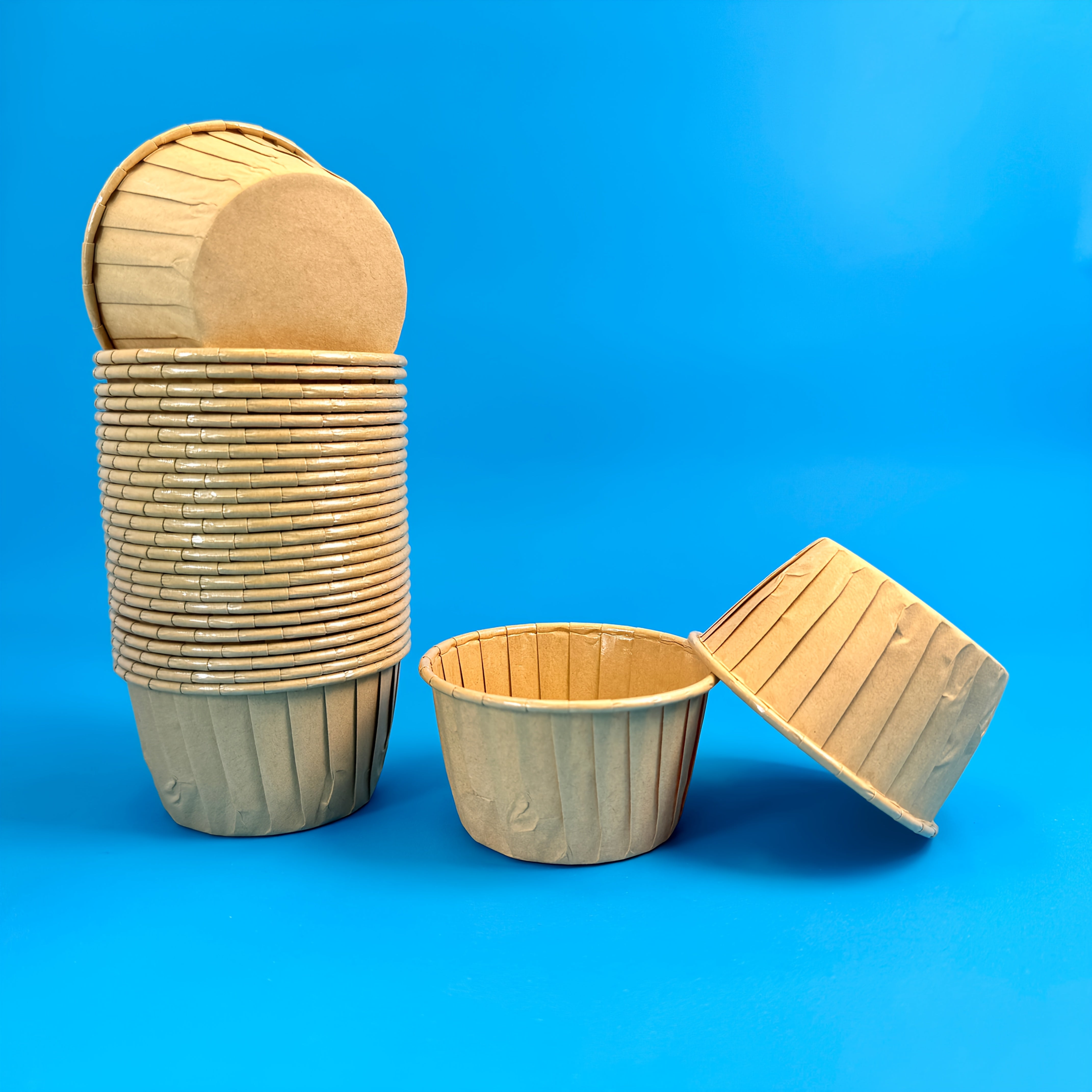 Pack of 50 Laminated Cake Cups (Available with or without Lid) - Oil and Waterproof Disposable Muffin Cups for Cakes, Desserts, Ice Cream, Snacks, Salads, Nuts, Popcorn, Candies and Party Snacks - Oven and Microwave Available, White & Kraft Paper