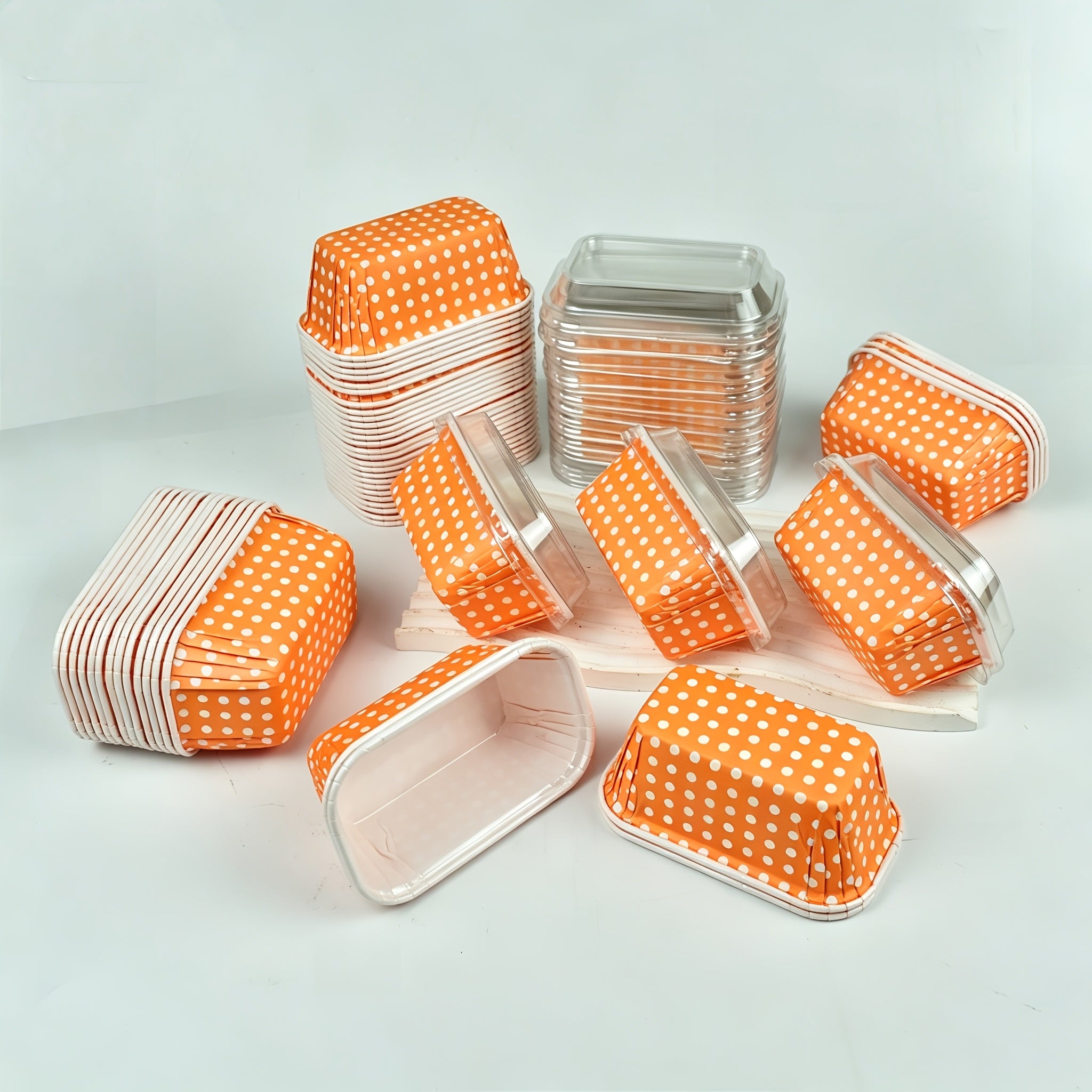 50 cake cups + 50 lids, or 50 rectangular orange polka dot cake coasters, food-grade disposable baking cups, suitable for parties, weddings, baking and dessert displays, crimping baking molds, high-end cake rack liners