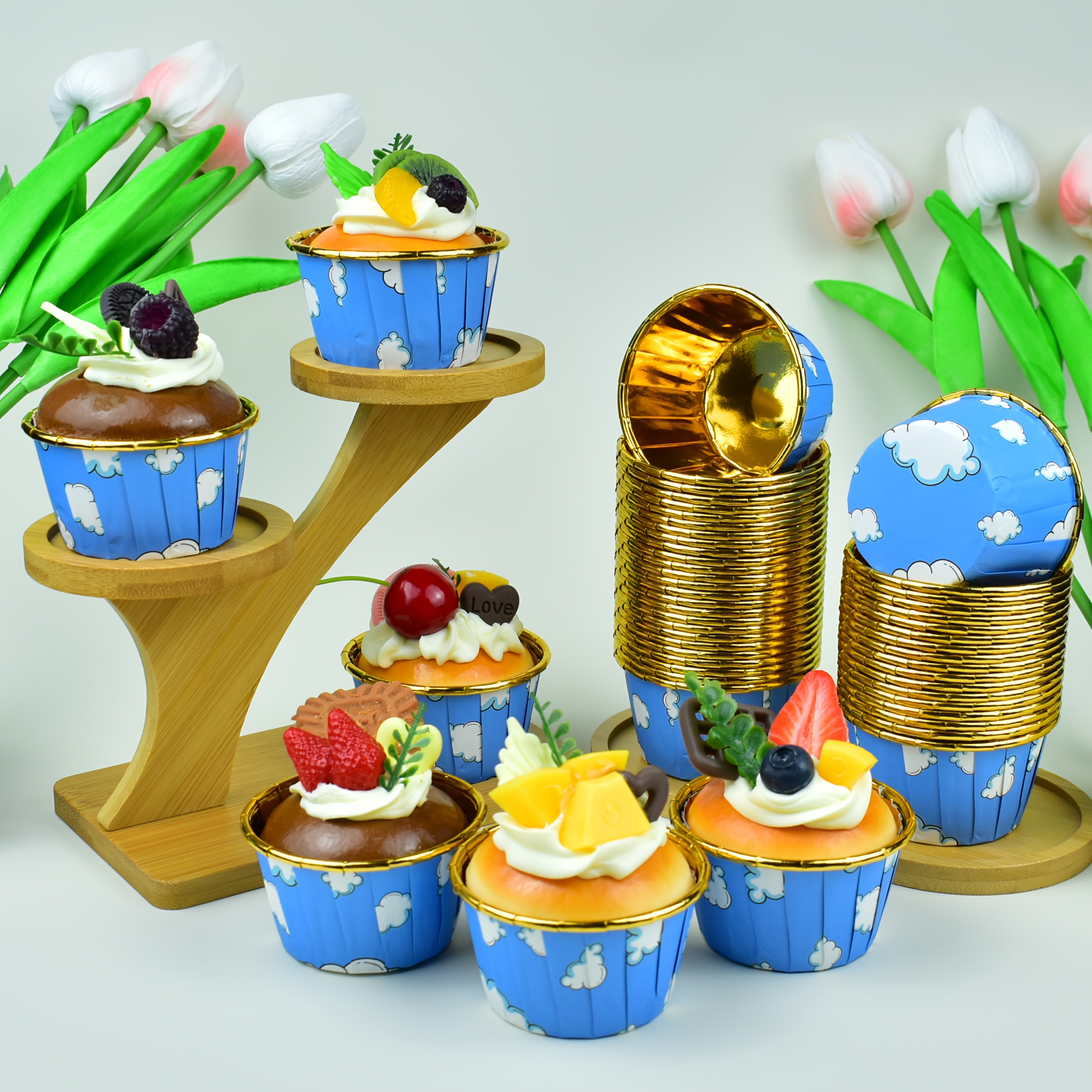 [50 cake cups + 50 lids or 50 cake cups] - Blue sky and white cloud design pattern, food grade paper cups, high temperature resistant, thickened muffin baking cups, suitable for parties, birthdays, weddings, festivals, picnics and family gatherings